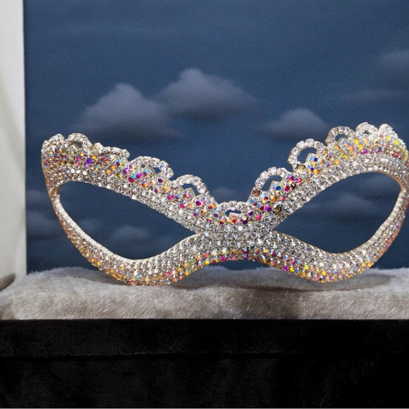 Mascaraed eye wear - Picture 5 of 5